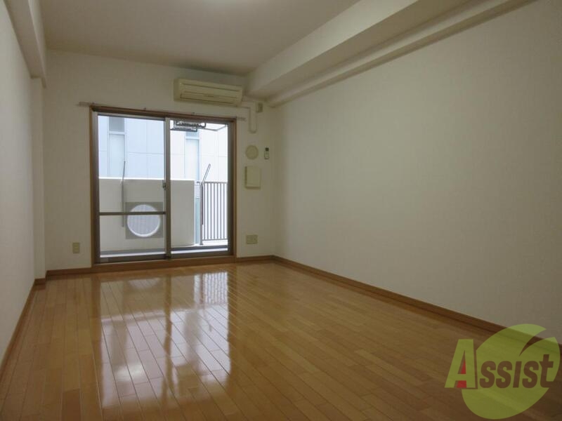 バス・シャワールーム　１０帖の寝室です