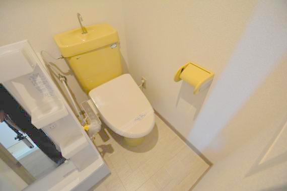 トイレ　綺麗なトイレにはウォシュレット標準装備です。