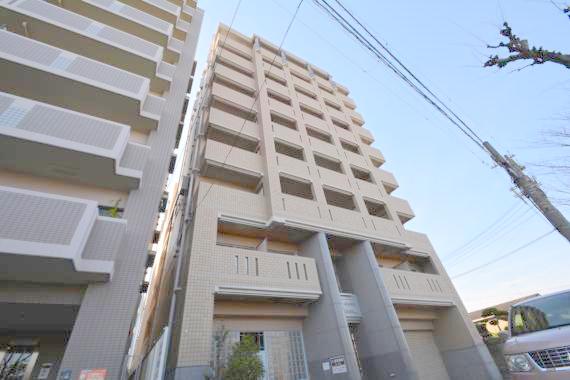 建物外観　存在感のある外観は落ちついた色合いで、堂々としていますね。