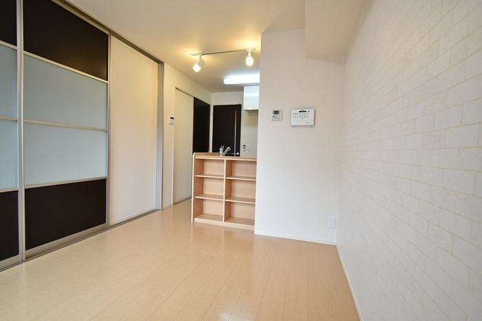 居室・リビング　9畳の洋室です。