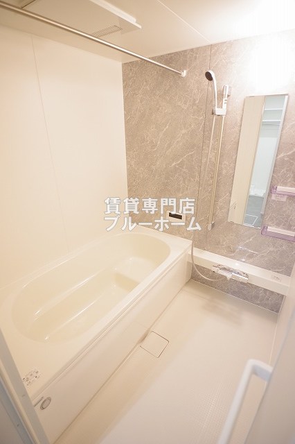 バス・シャワールーム　追い焚き・浴室乾燥機付き！