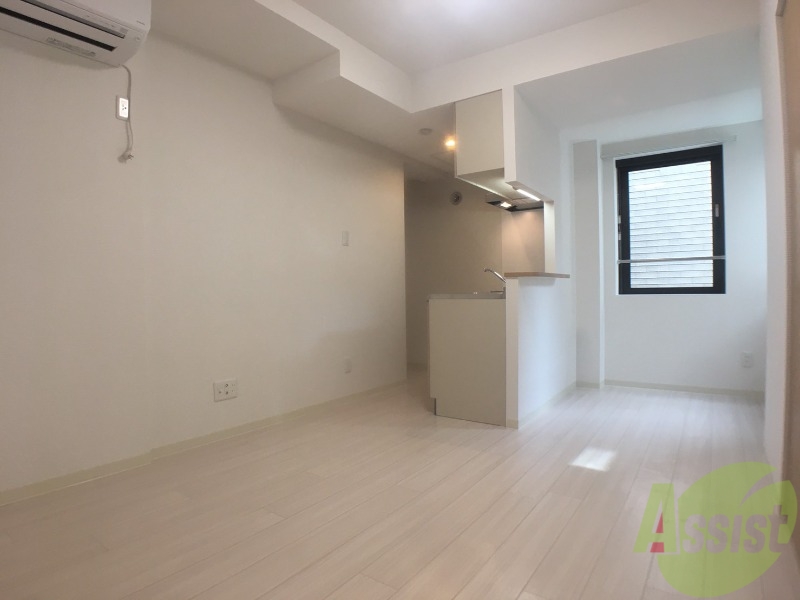 居室・リビング　リビングです。白を基調としていてお部屋全体が明るいですね！