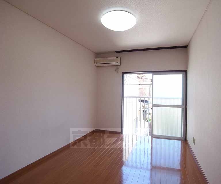 居室・リビング　６帖の洋室です。