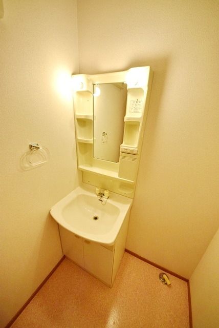 洗面設備　★忙しい朝の支度に便利な独立洗面台★