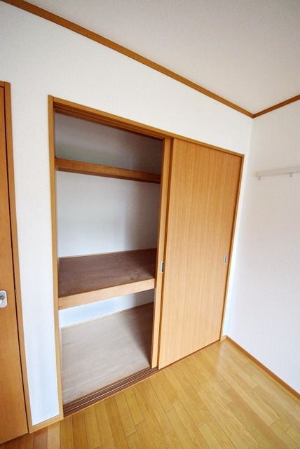 その他設備　★押し入れタイプの収納です★