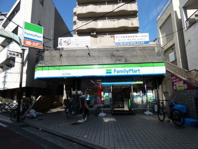 コンビニ　ファミリーマート八尾北本町店（コンビニ）まで72m