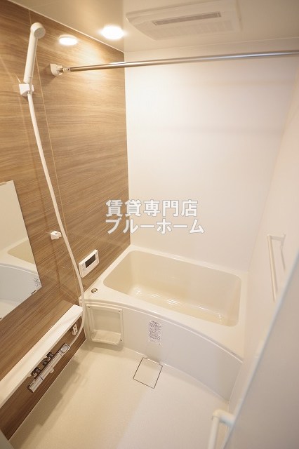 バス・シャワールーム　浴室乾燥機・追い炊き機能付きお風呂です！