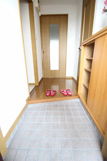 玄関　※他のお部屋の参考写真です。