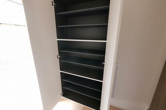 玄関　シューズボックス