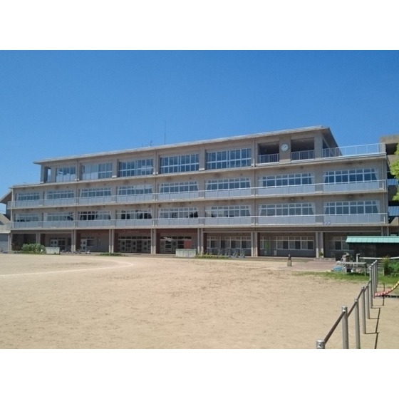 小学校　西田地方小学校（小学校）まで306m