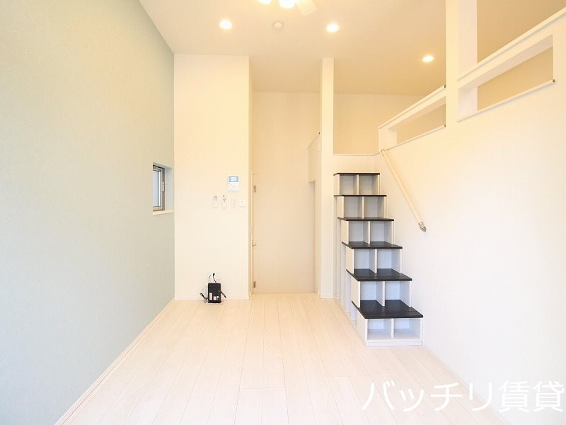 居室・リビング　同型タイプの為、現状を優先致します。