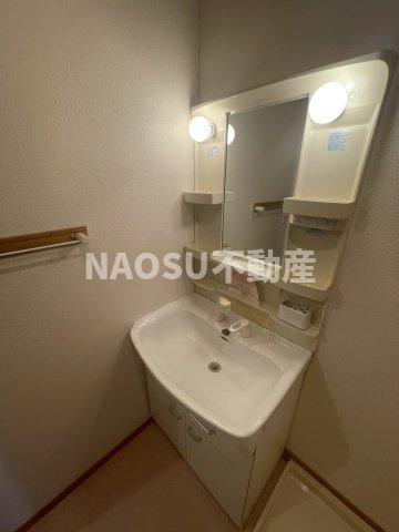 洗面設備　ゆったりとスペースのある洗面所