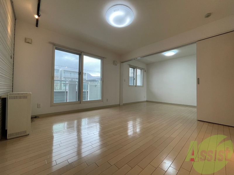 居室・リビング　広くてキレイなお部屋が広がっていて、充実した生活が送れそう。