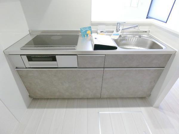 キッチン　★三口ＩＨヒーター設置済みカウンターキッチン★