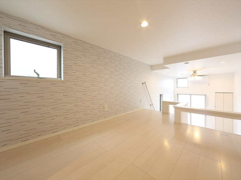 その他部屋・スペース　上段ロフト6.4帖（収納でも部屋でも使えます）同型写真