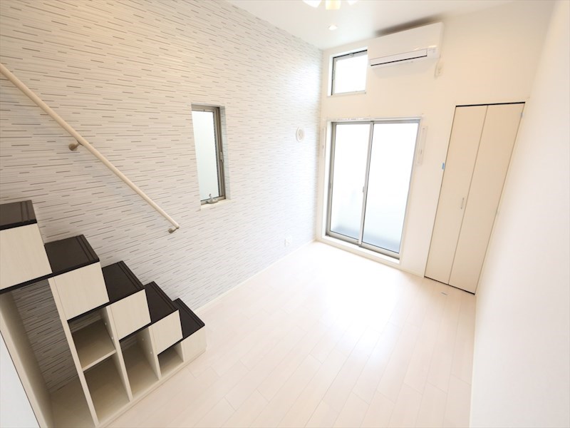 バルコニー　洋室6帖　上段ロフト6.4帖（収納・部屋で使えます）同型写真