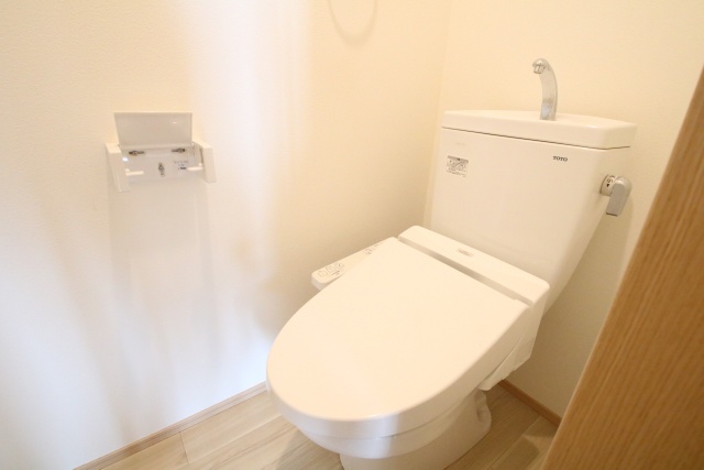 トイレ　※別室の参考写真の為、現況優先です。