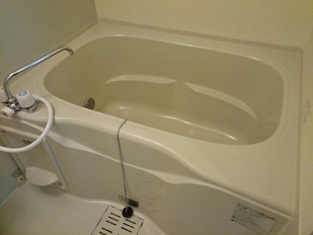 バス・シャワールーム　コンパクトで使いやすいお風呂です