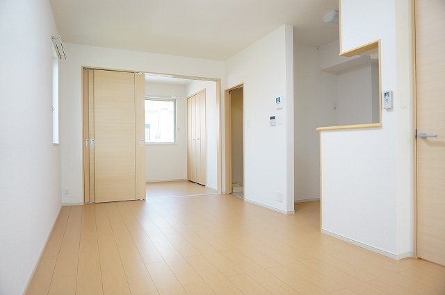 居室・リビング　こちらのリビングで趣味の時間をお楽しみください