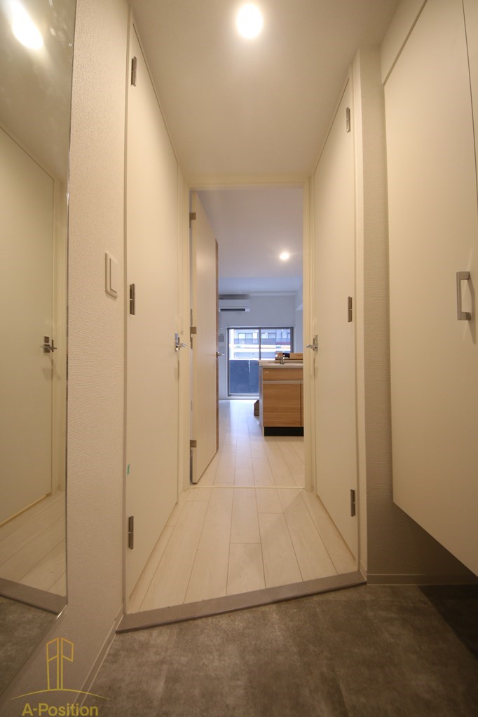 玄関　セレニテ難波ミラク弐番館