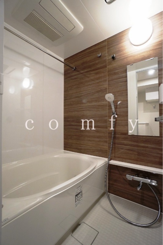 バス・シャワールーム　追炊き・浴室乾燥機付きバスルーム