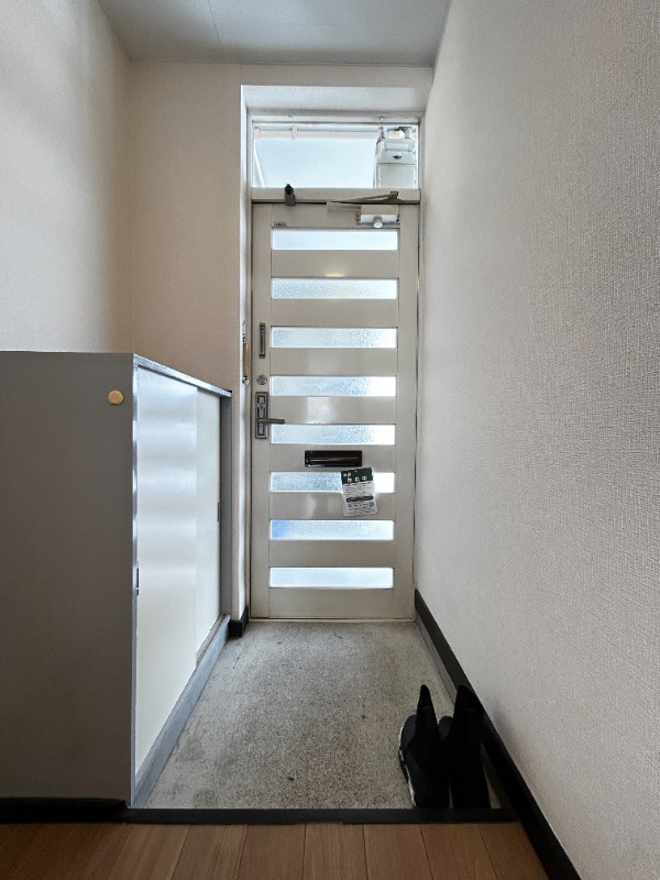 玄関　トイレ