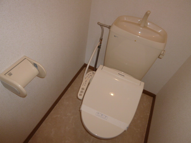 トイレ　温水洗浄便座