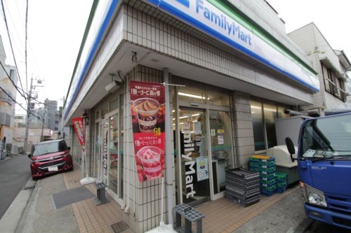 コンビニ　ファミリーマート 生麦店（コンビニ）まで190m