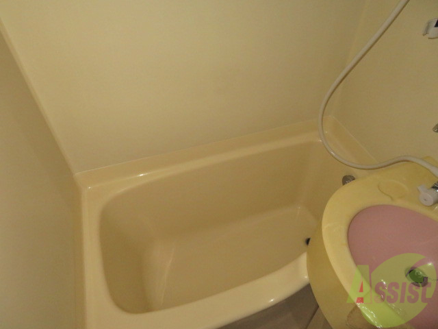 バス・シャワールーム　落ち着いたデザインのバスルーム。ゆったりできそうです。