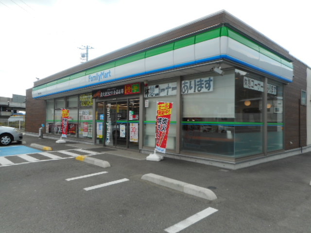 コンビニ　ファミリーマート 有田川水尻店様（コンビニ）まで740m