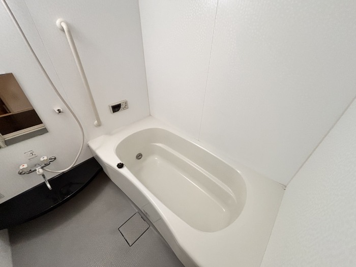 バス・シャワールーム　追い焚き付きのお風呂です♪