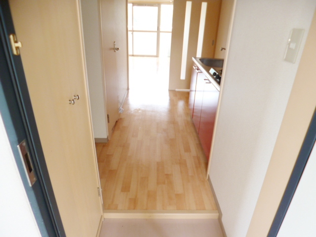 居室・リビング　同物件別号室