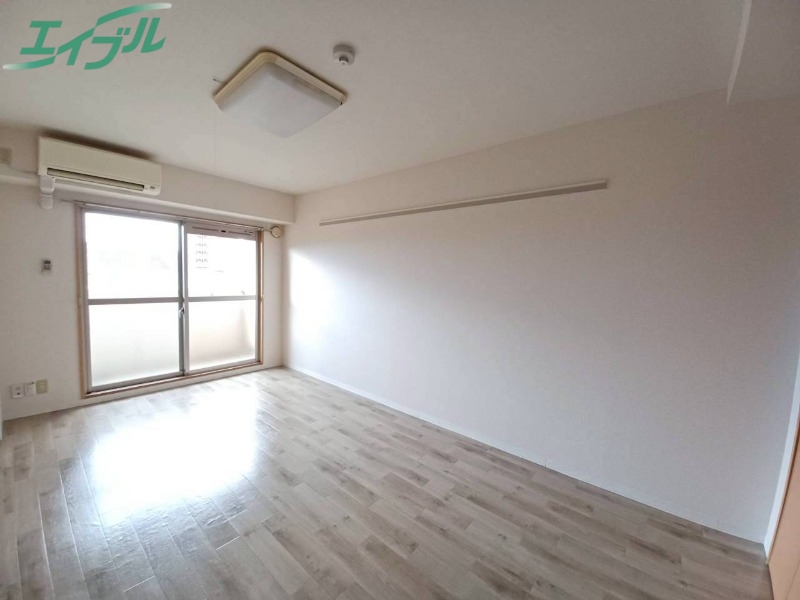 居室・リビング　同物件別部屋のお写真です。