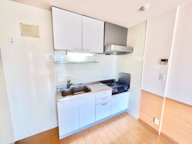 キッチン　※別部屋参考写真