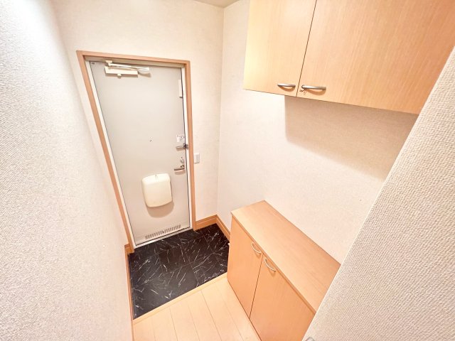 玄関　※別部屋参考写真