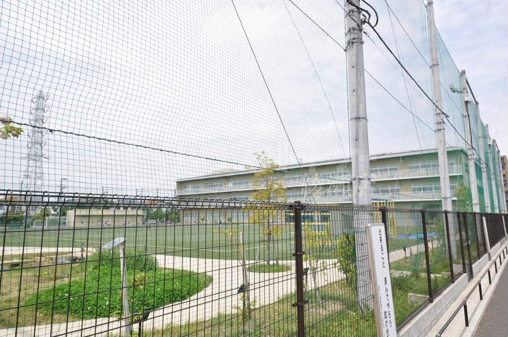 小学校　足立区立加平小学校（小学校）まで410m