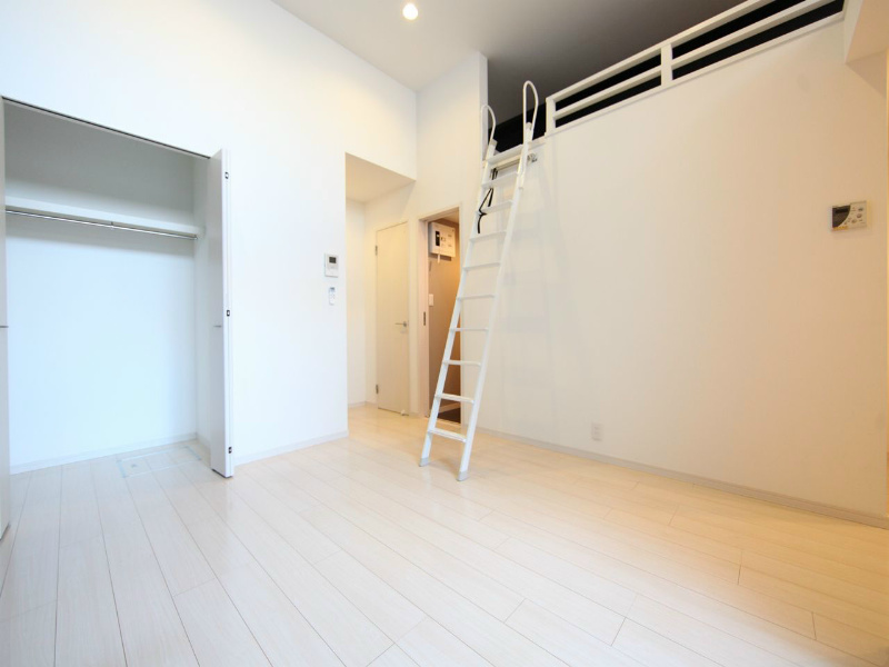 居室・リビング　洋室10.2帖　ロフト5.1帖（収納としても使えます）