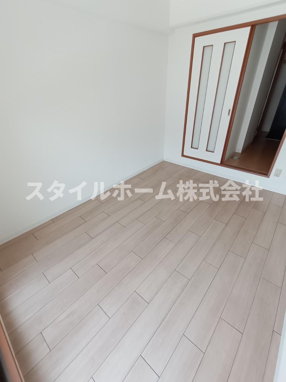 居室・リビング　同建物内別部屋の写真です。