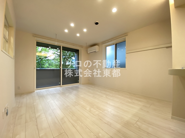 居室・リビング　広いリビングはゆったりくつろげる憩いの空間です♪