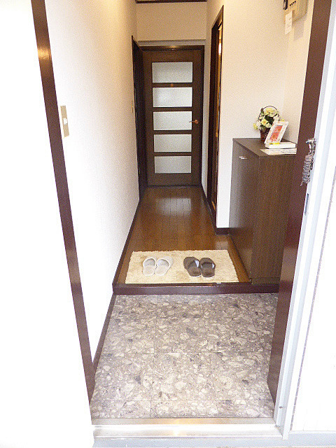 玄関　他号室写真の為、実際とは異なる場合がございます。