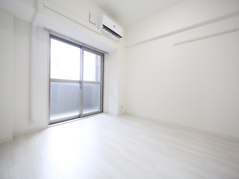 バルコニー　洋室7.4帖　エアコン完備　クローゼット付　バルコニー