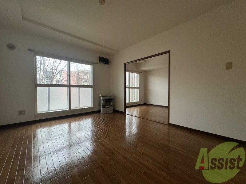 居室・リビング　広くてキレイなお部屋が広がっていて、充実した生活が送れそう。