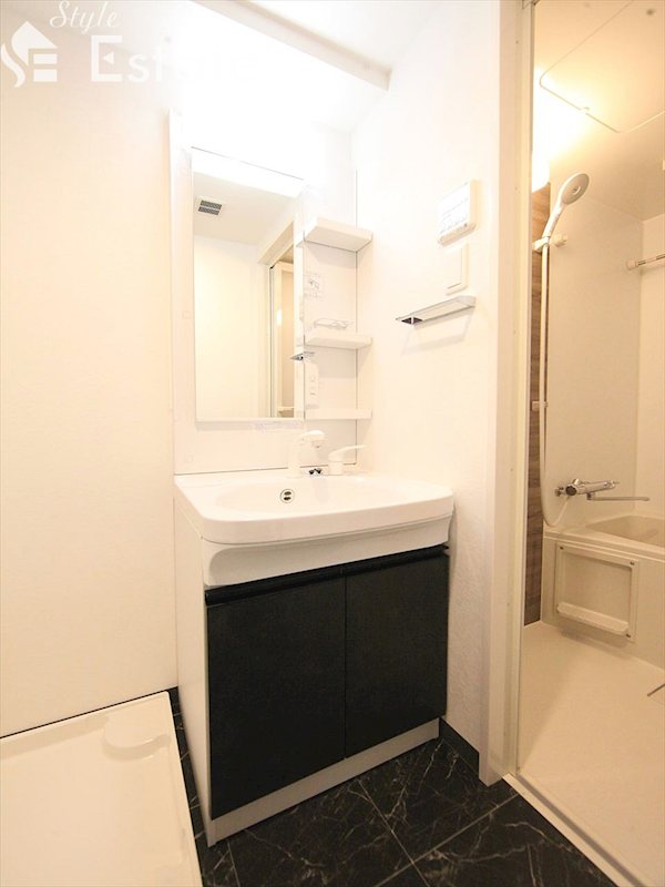 洗面設備　同仕様内装