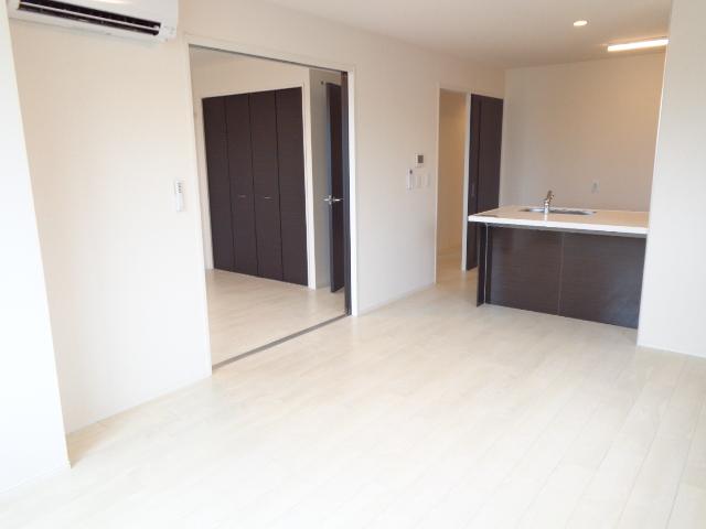 居室・リビング　明るいリビング