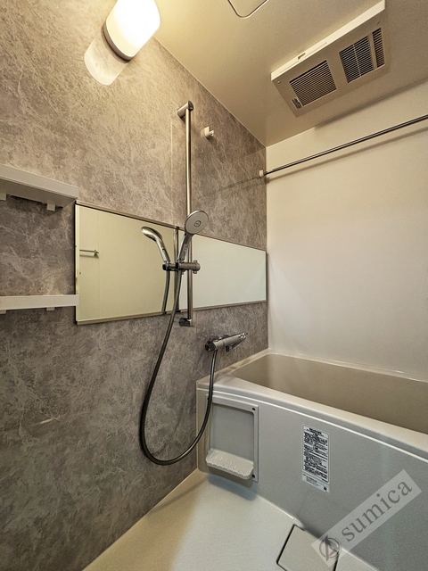 バス・シャワールーム　浴室暖房乾燥機付き♪♪