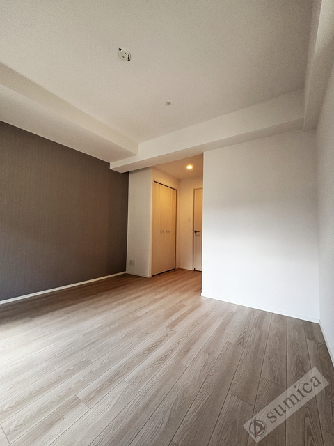 居室・リビング　アクセントクロスがオシャレを演出♪♪