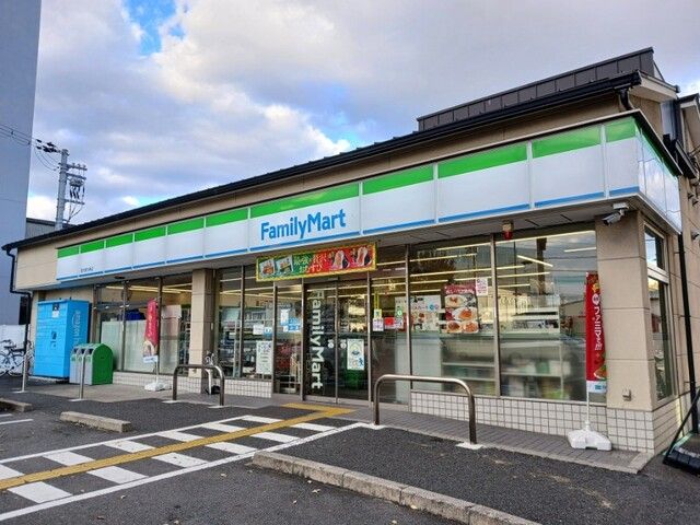 コンビニ　ファミリーマート 西大路九条店（コンビニ）まで200m