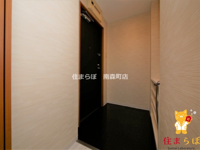 玄関　「気になったら、LINEで気軽に相談できますよ。」