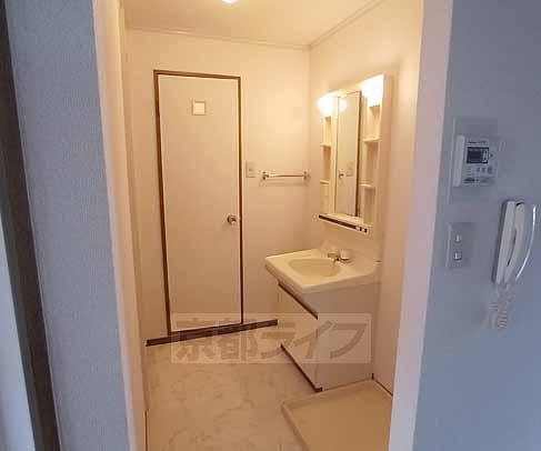 洗面設備　毎日のスタートはこちらから。