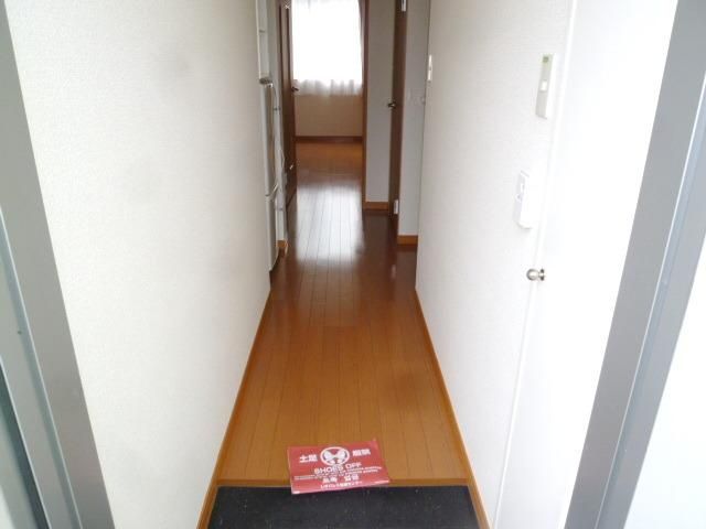 玄関　下駄箱あります